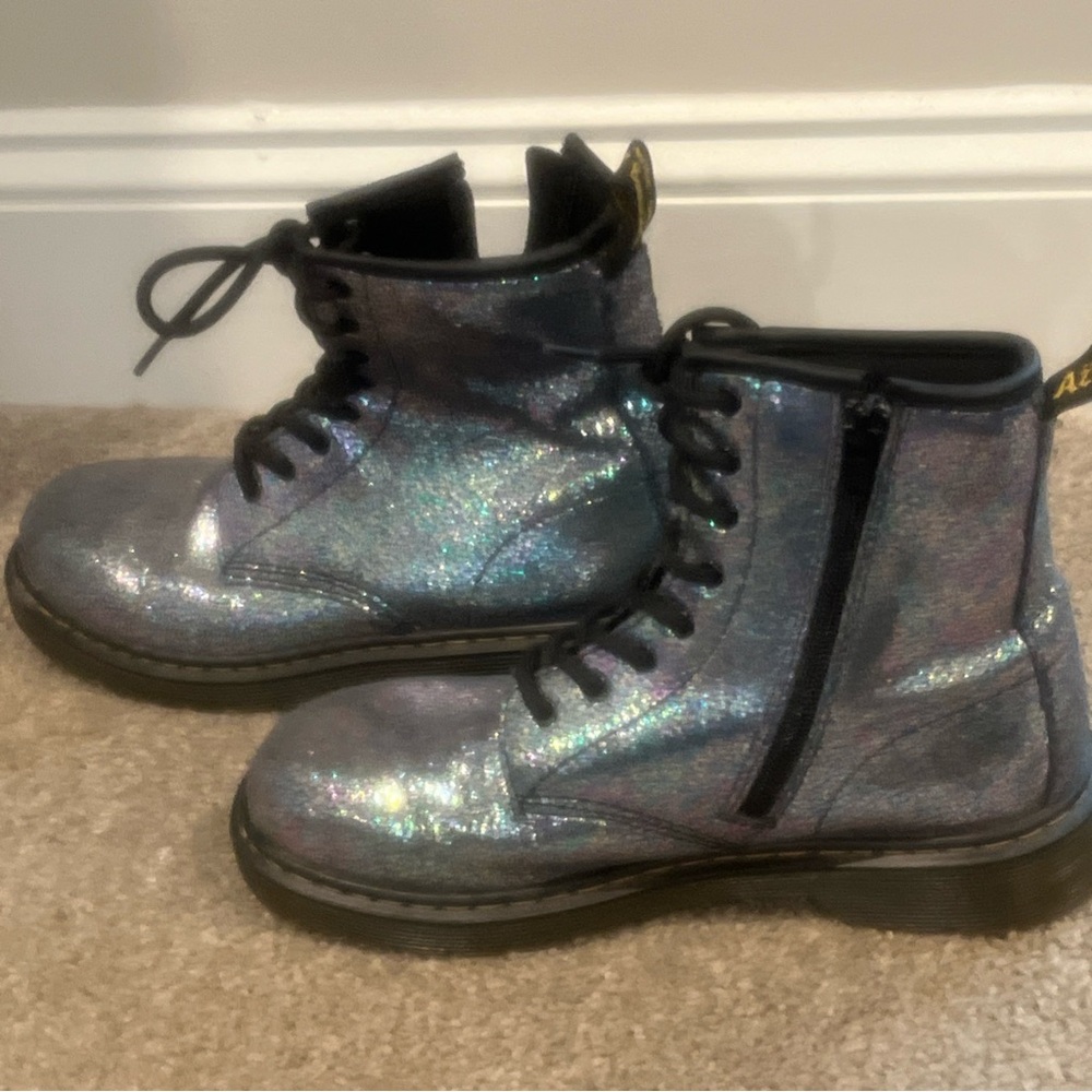 Girls/women Doc Martens Delaney boot UK 4 US 6 iridescent mermaid combat 8 eye - Picture 10 of 13